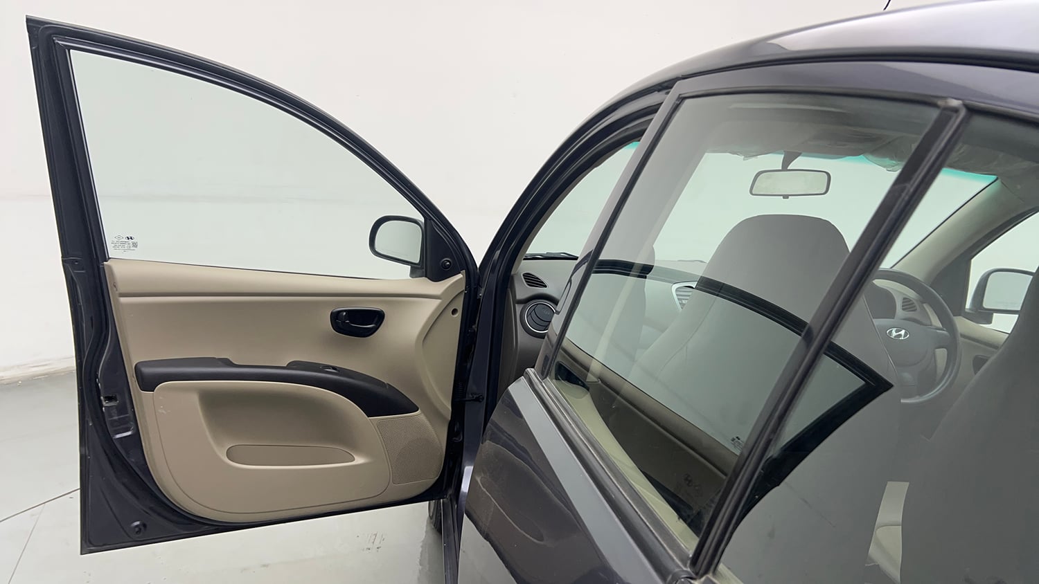 Used 2014 Hyundai i10 Magna 1.1 iRDE2 Petrol Manual interior LEFT FRONT DOOR OPEN VIEW