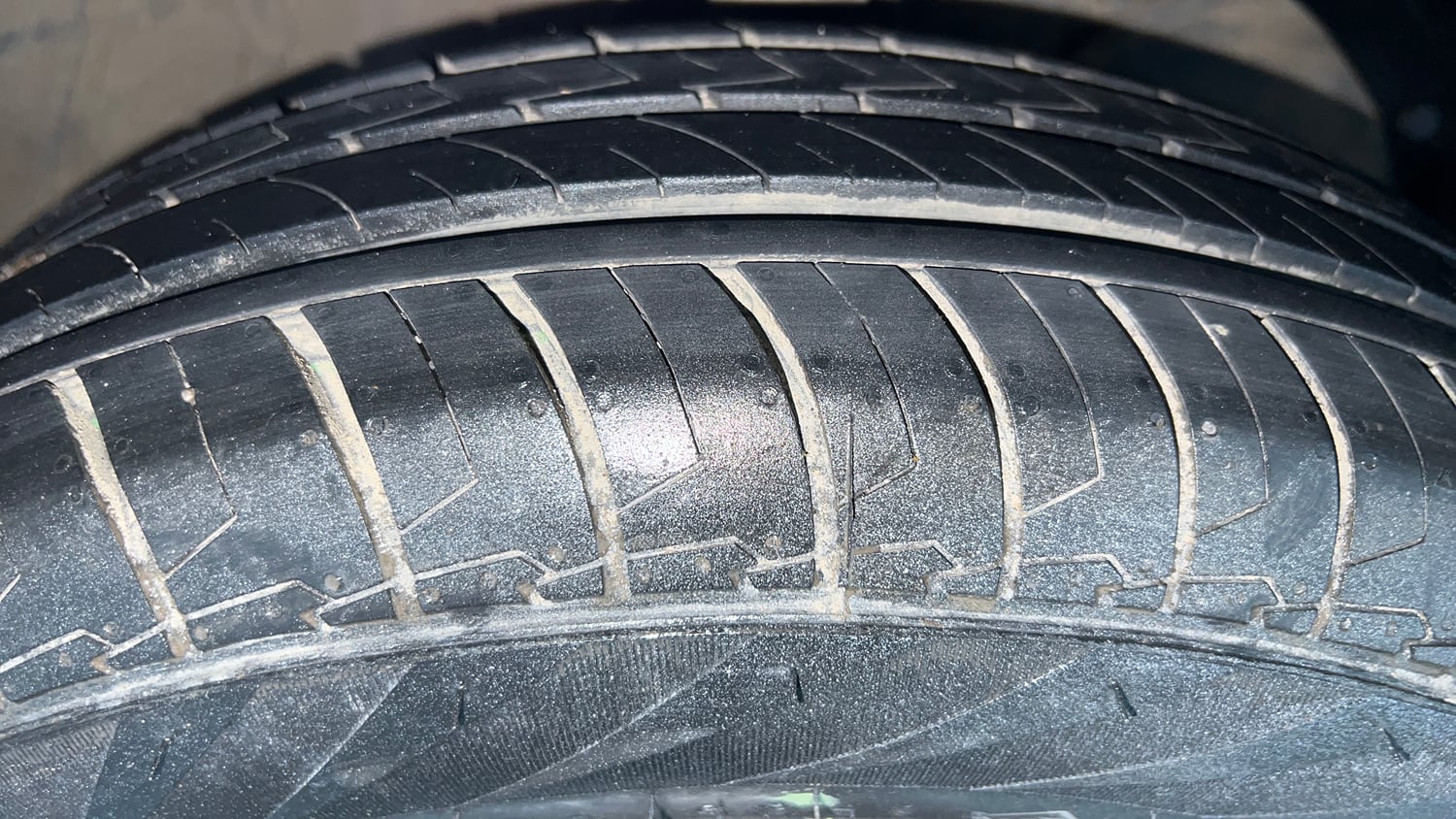 Used 2022 Maruti Suzuki Swift VXi Petrol Manual tyres RIGHT FRONT TYRE TREAD VIEW