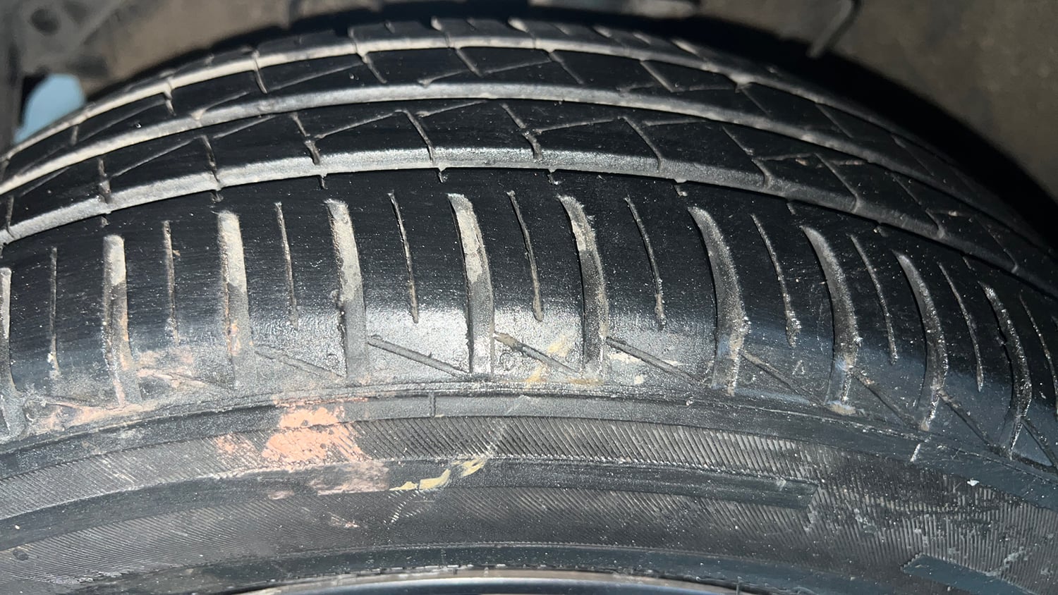 Used 2023 Hyundai Grand i10 Nios Sportz AMT 1.2 Kappa VTVT Petrol Automatic tyres LEFT FRONT TYRE TREAD VIEW