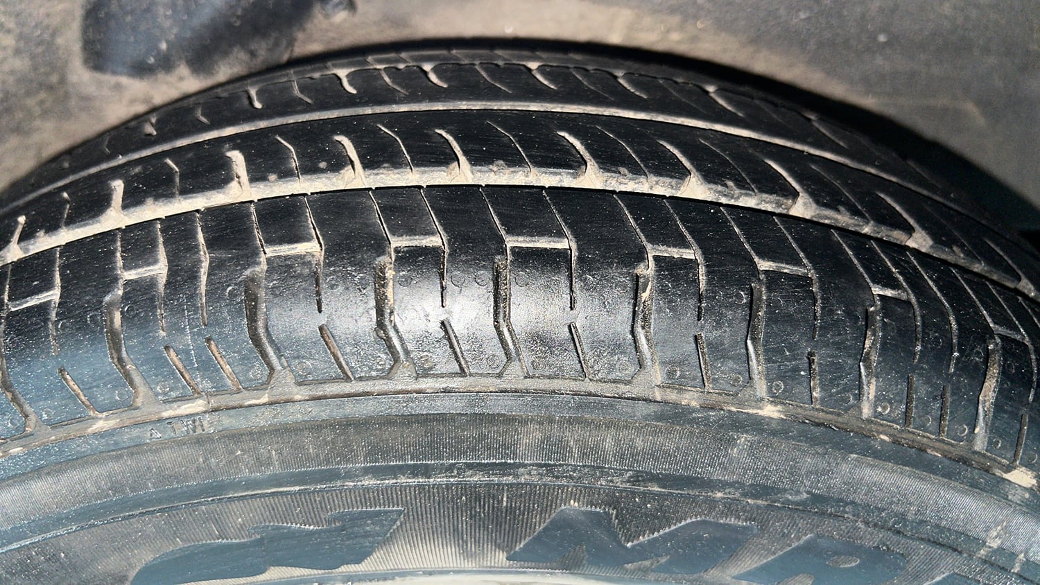 Used 2014 Hyundai i10 Magna 1.1 iRDE2 Petrol Manual tyres LEFT REAR TYRE TREAD VIEW