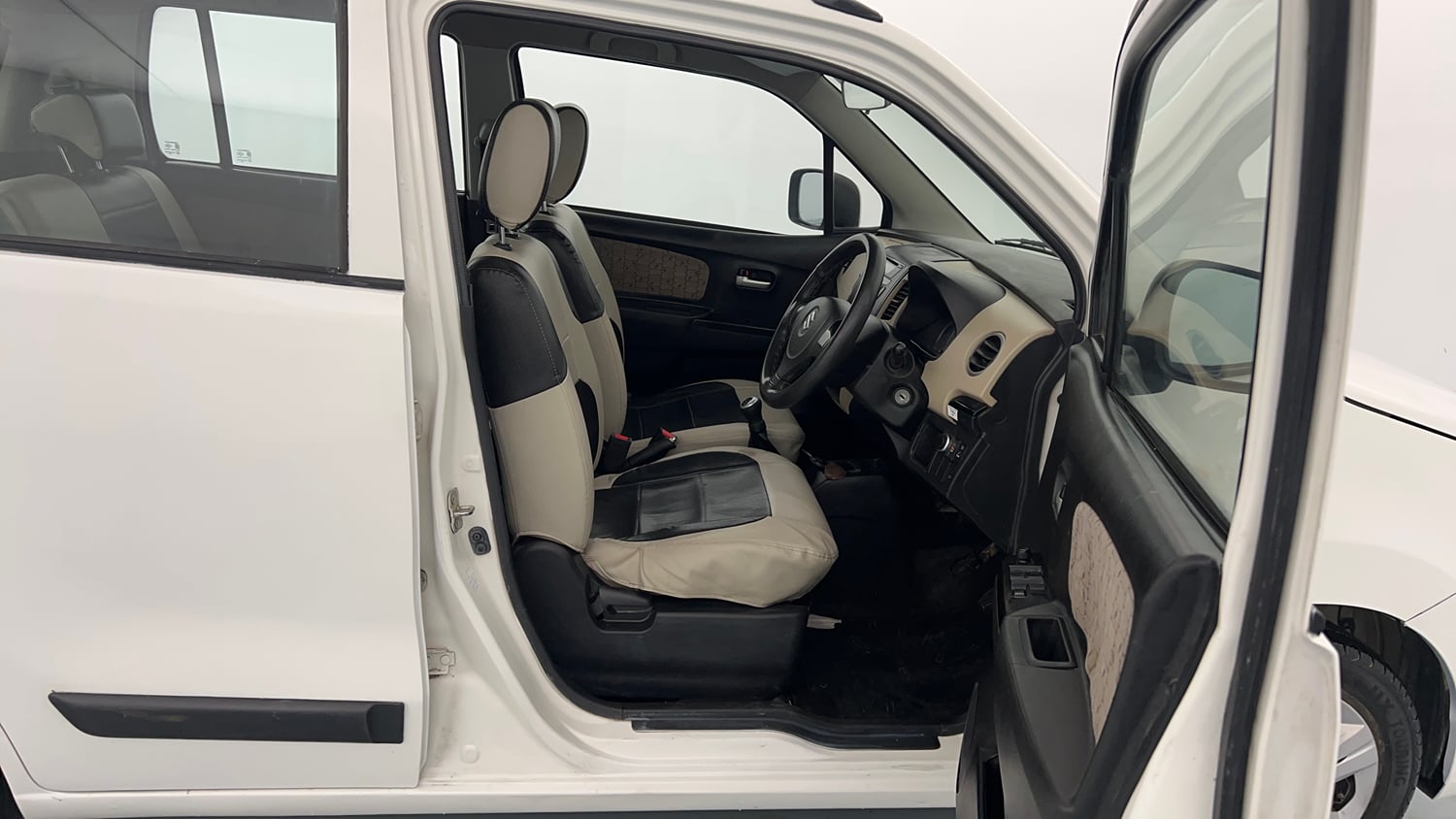 Used 2017 Maruti Suzuki Wagon R 1.0 VXI Petrol + CNG (Outside Fitted) Cng Manual interior RIGHT SIDE FRONT DOOR CABIN VIEW