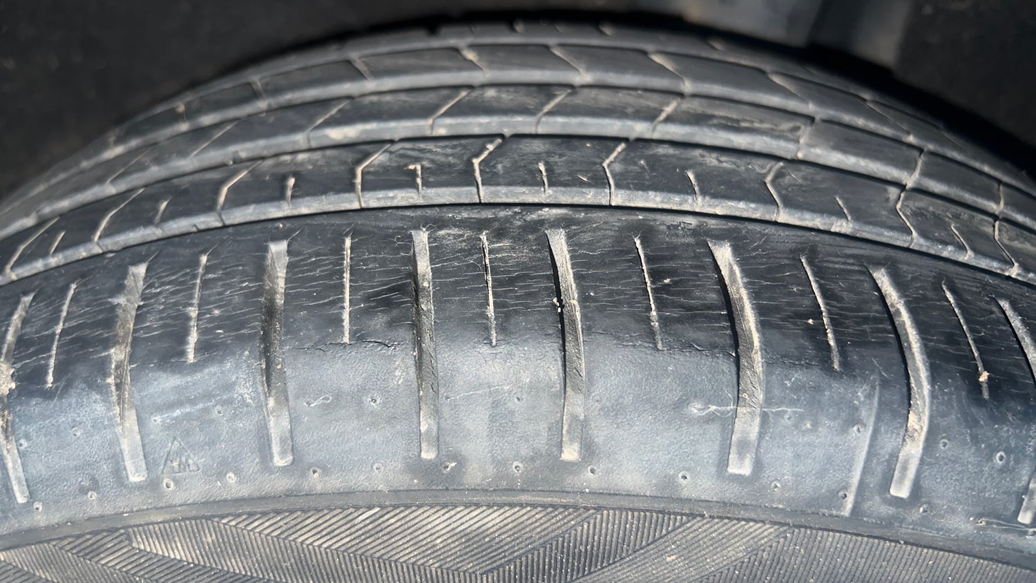 Used 2018 Maruti Suzuki Baleno Alpha 1.2 Petrol Manual tyres LEFT REAR TYRE TREAD VIEW