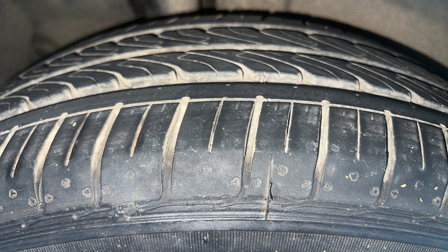 Used 2016 Maruti Suzuki Ertiga ZXI+ Petrol Manual tyres RIGHT REAR TYRE TREAD VIEW