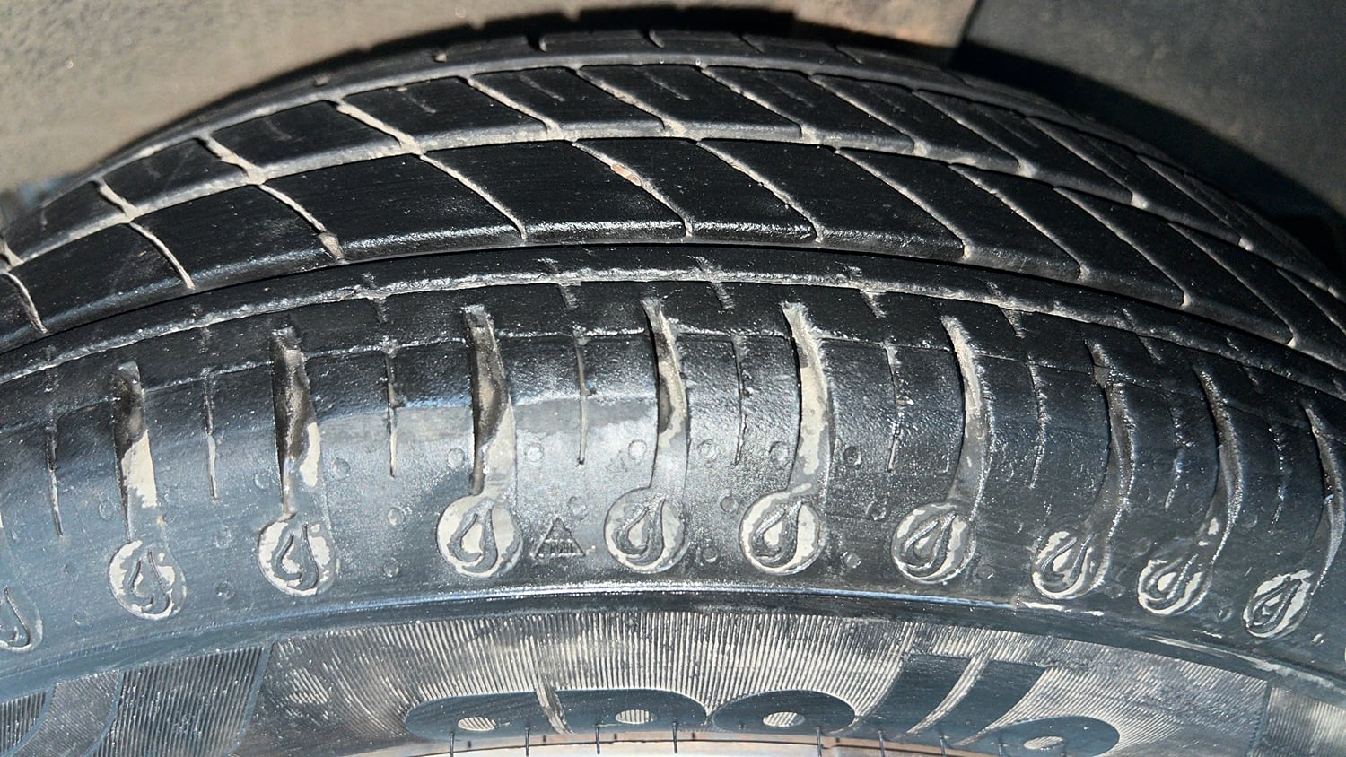 Used 2021 Datsun Redi-GO T(O) 1.0 AMT Petrol Automatic tyres LEFT REAR TYRE TREAD VIEW