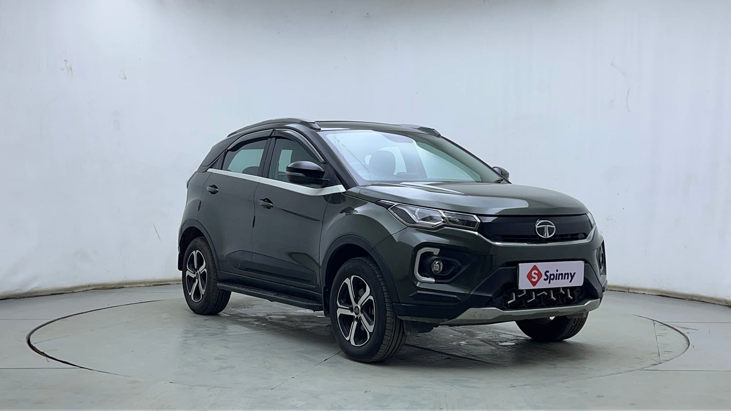 Used 2022 Tata Nexon XZ Plus (Premium) Petrol Manual exterior RIGHT FRONT CORNER VIEW