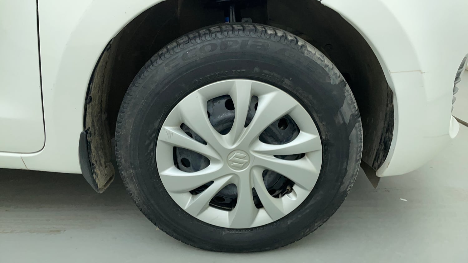 Used 2020 Maruti Suzuki Swift VXi AMT Petrol Automatic tyres RIGHT FRONT TYRE RIM VIEW