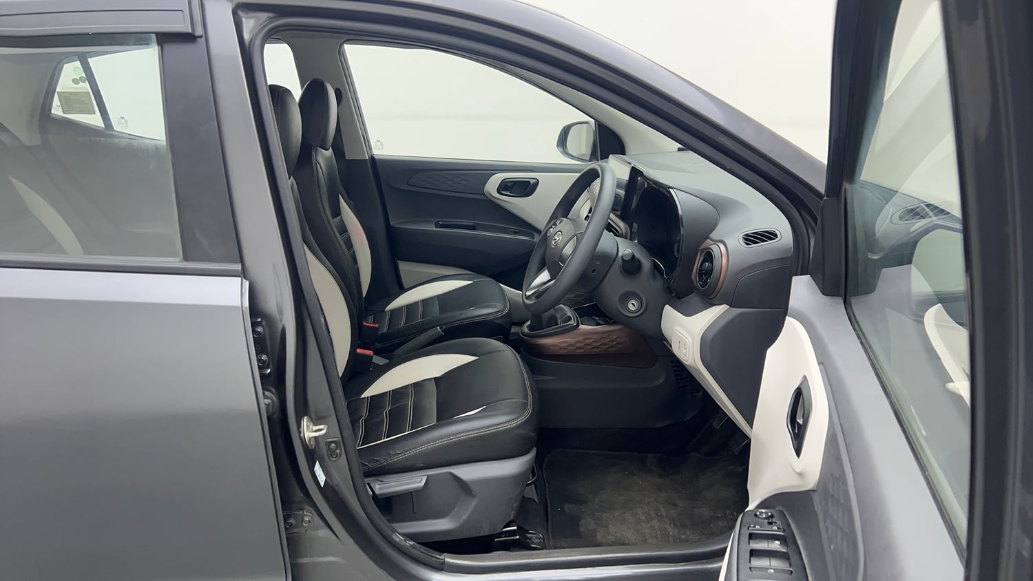 Used 2022 Hyundai Aura S 1.2 CNG Cng Manual interior RIGHT SIDE FRONT DOOR CABIN VIEW
