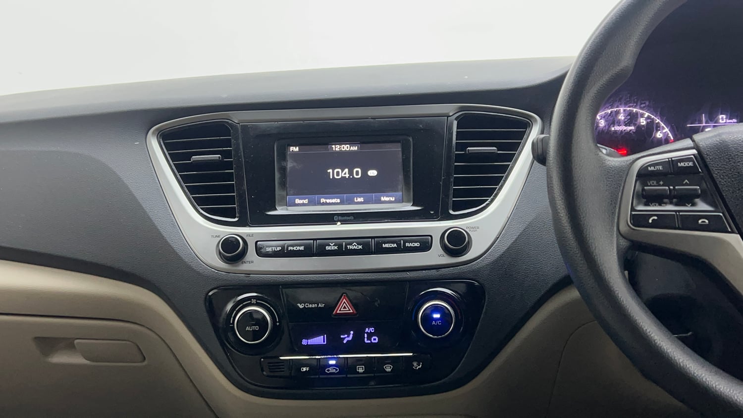 Used 2017 Hyundai Verna EX 1.6 VTVT Petrol Manual interior MUSIC SYSTEM & AC CONTROL VIEW