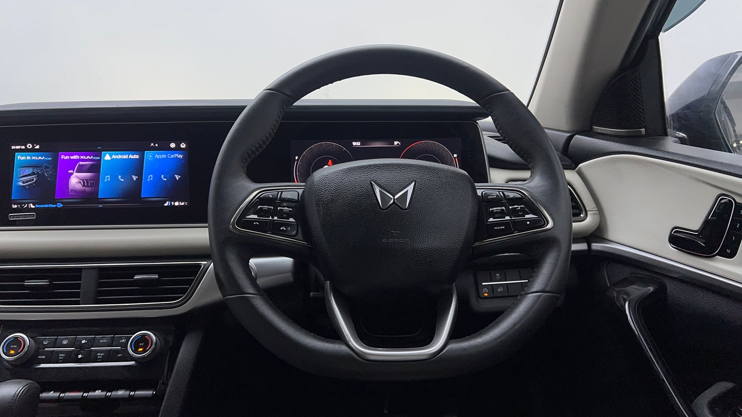Used 2024 Mahindra XUV700 AX 7 Luxury Pack Petrol AT 7 STR Petrol Automatic interior STEERING VIEW