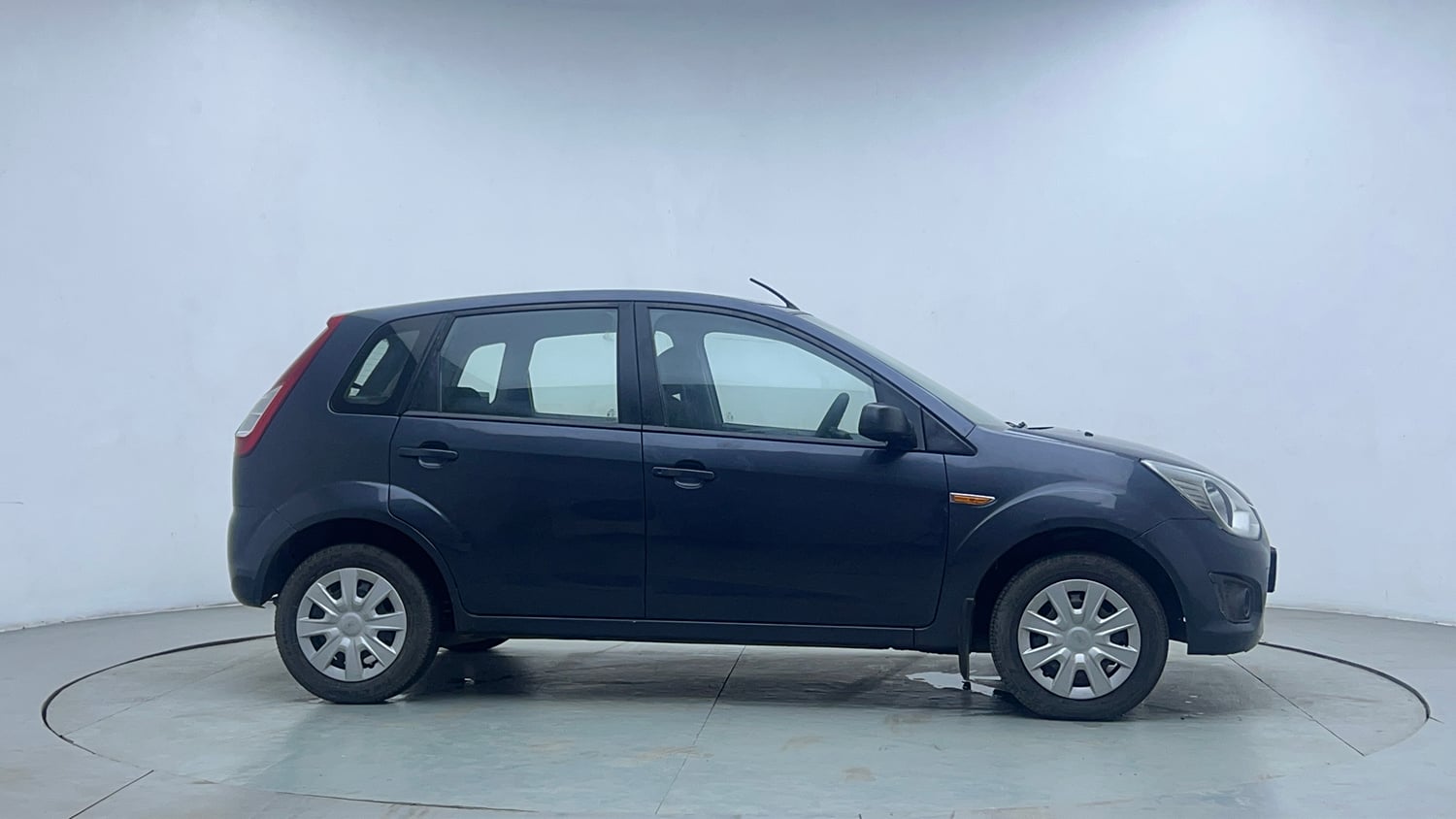 Used 2014 Ford Figo Duratec Petrol ZXI 1.2 Petrol Manual exterior RIGHT SIDE VIEW