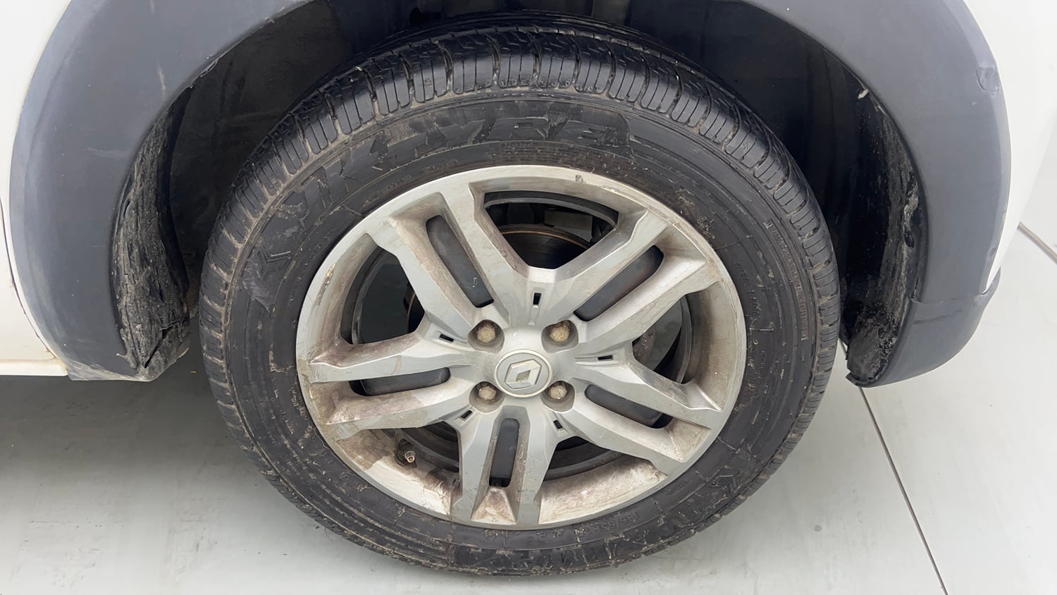 Used 2020 Renault Triber RXZ Petrol Manual tyres RIGHT FRONT TYRE RIM VIEW