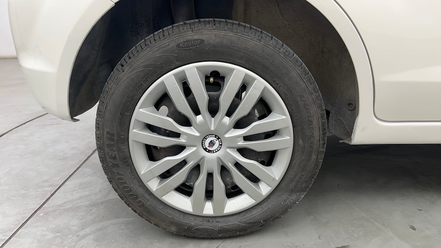 Used 2014 Ford Figo Duratec Petrol ZXI 1.2 Petrol Manual tyres RIGHT REAR TYRE RIM VIEW