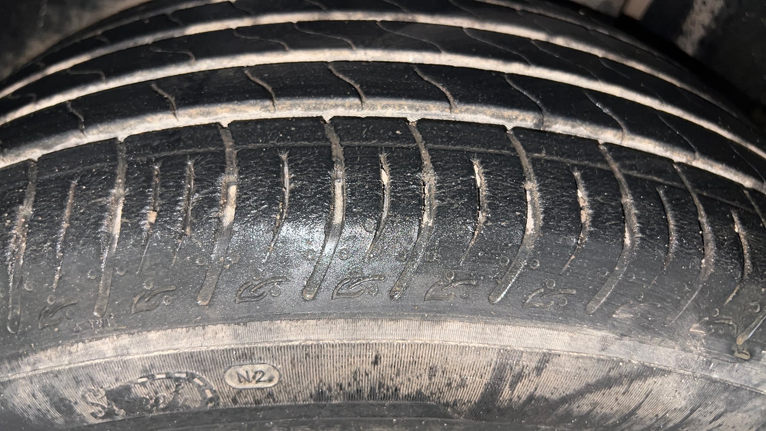 Used 2023 Maruti Suzuki Brezza Zxi Plus Dual Tone Petrol Manual tyres LEFT REAR TYRE TREAD VIEW