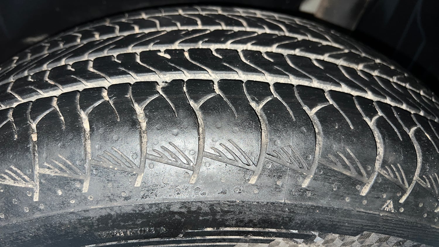 Used 2024 Toyota Urban Cruiser Hyryder V AT NeoDrive Petrol Automatic tyres LEFT REAR TYRE TREAD VIEW