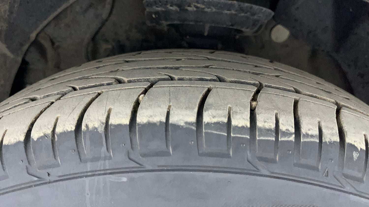 Used 2023 Mahindra XUV 300 W4 1.2 Petrol Petrol Manual tyres LEFT FRONT TYRE TREAD VIEW