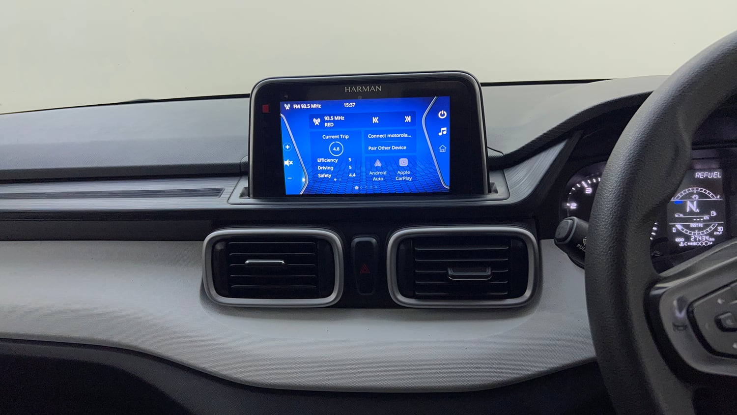 Used 2022 Tata Punch Accomplished AMT Petrol Automatic top_features Integrated (in-dash) music system