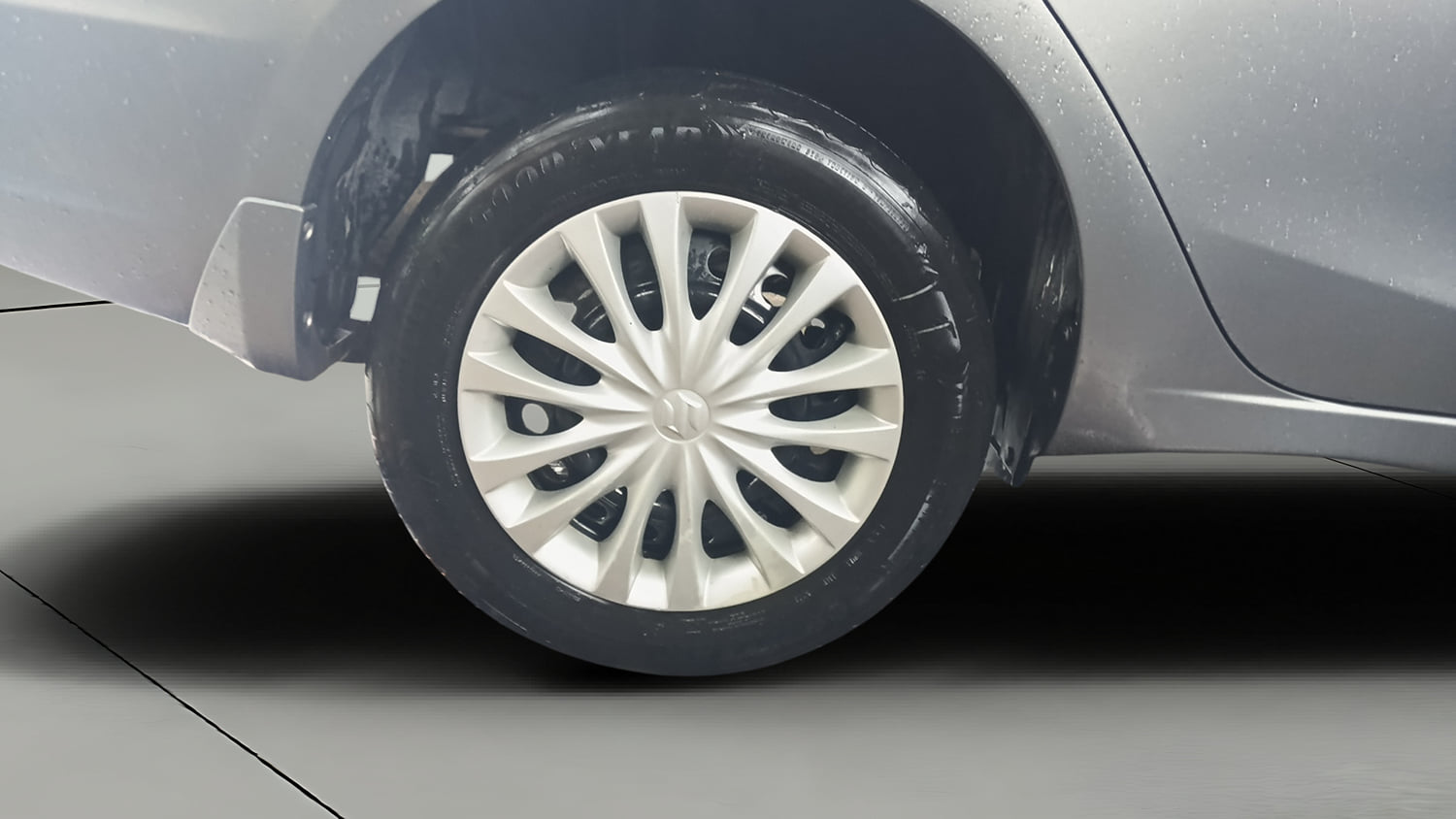 Used 2017 Maruti Suzuki Ciaz Delta 1.4 MT Petrol Manual tyres RIGHT REAR TYRE RIM VIEW