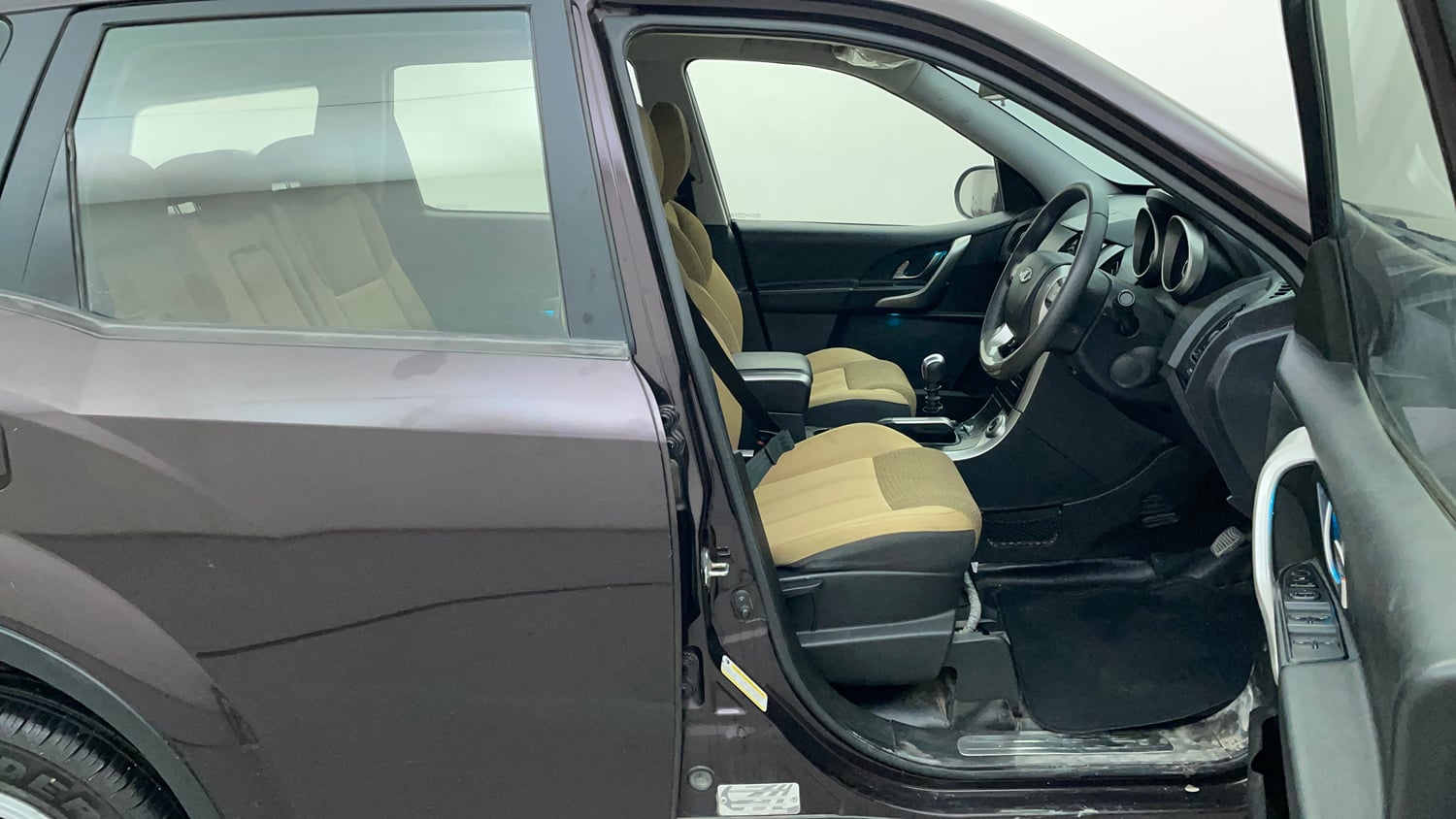 Used 2019 Mahindra XUV500 W7 Diesel Manual interior RIGHT SIDE FRONT DOOR CABIN VIEW