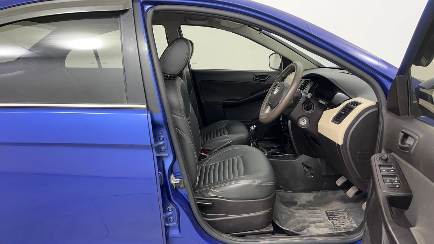 Used 2014 Tata Zest XM Petrol Petrol Manual interior RIGHT SIDE FRONT DOOR CABIN VIEW