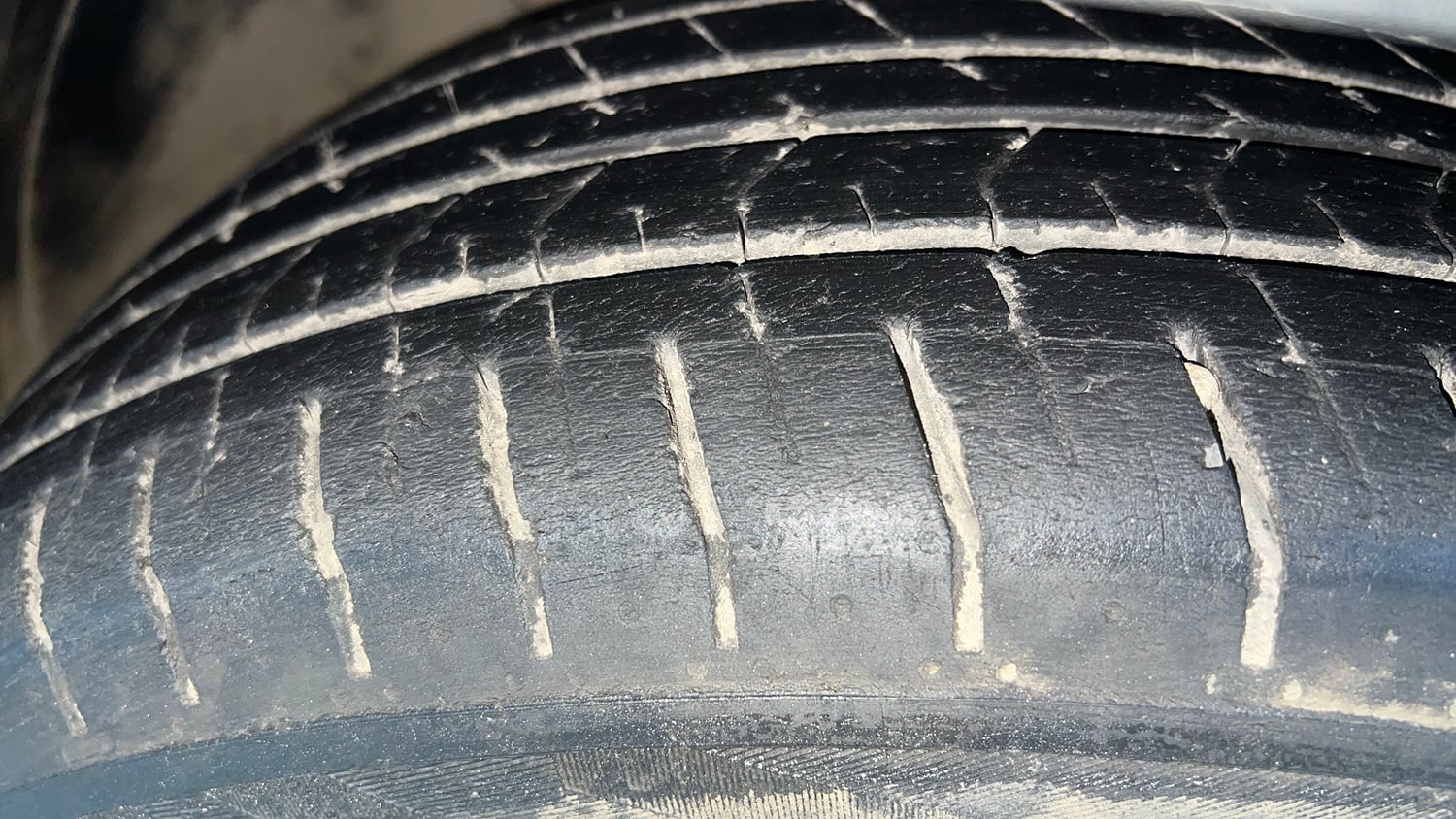 Used 2023 Hyundai Creta SX (O) 1.5 Petrol IVT Petrol Automatic tyres LEFT FRONT TYRE TREAD VIEW