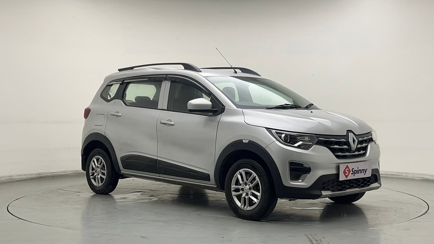 Used 2020 Renault Triber RXL Petrol Manual exterior RIGHT FRONT CORNER VIEW