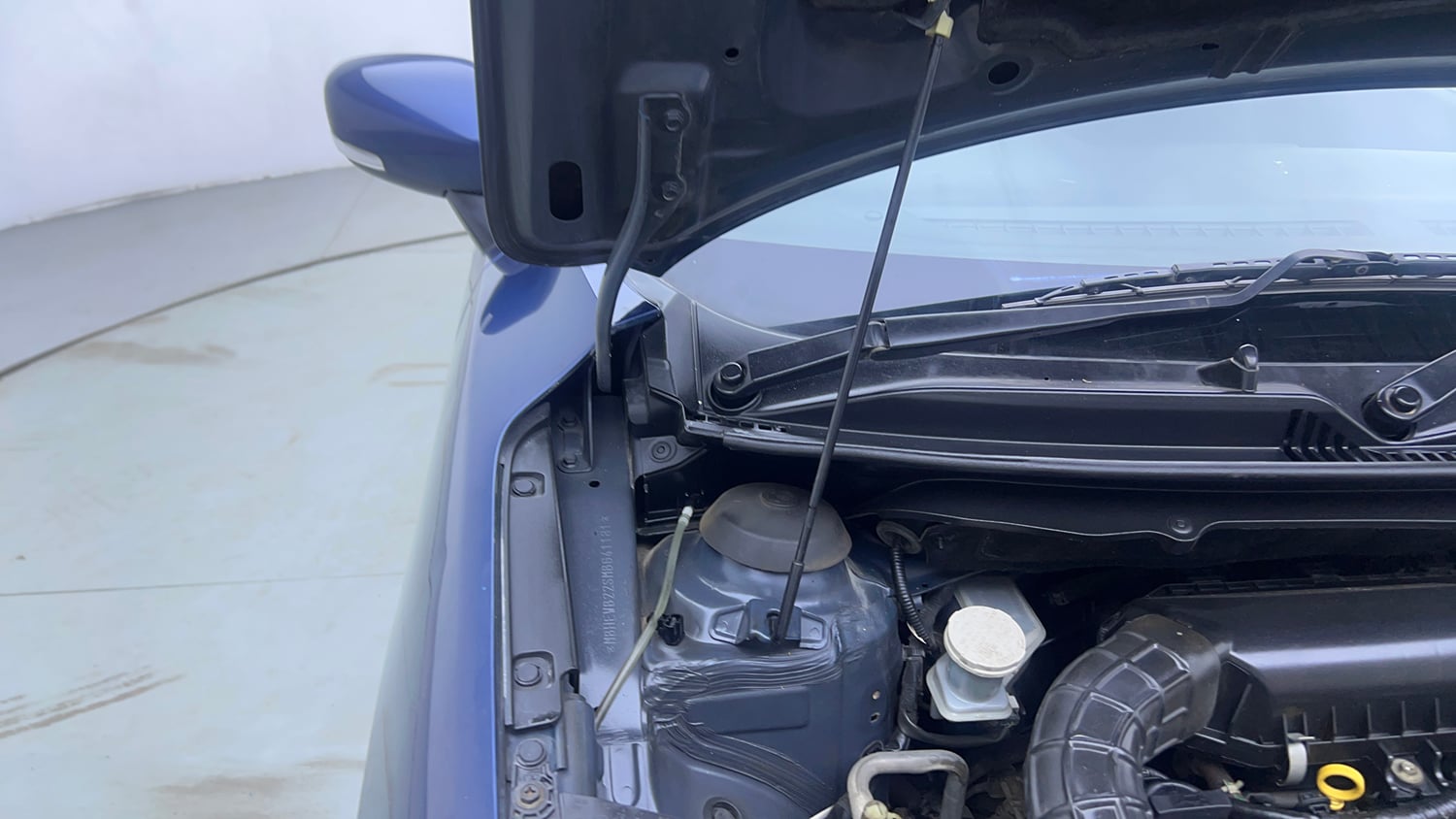 Used 2021 Maruti Suzuki Baleno Zeta Petrol Manual engine ENGINE RIGHT SIDE HINGE & APRON VIEW