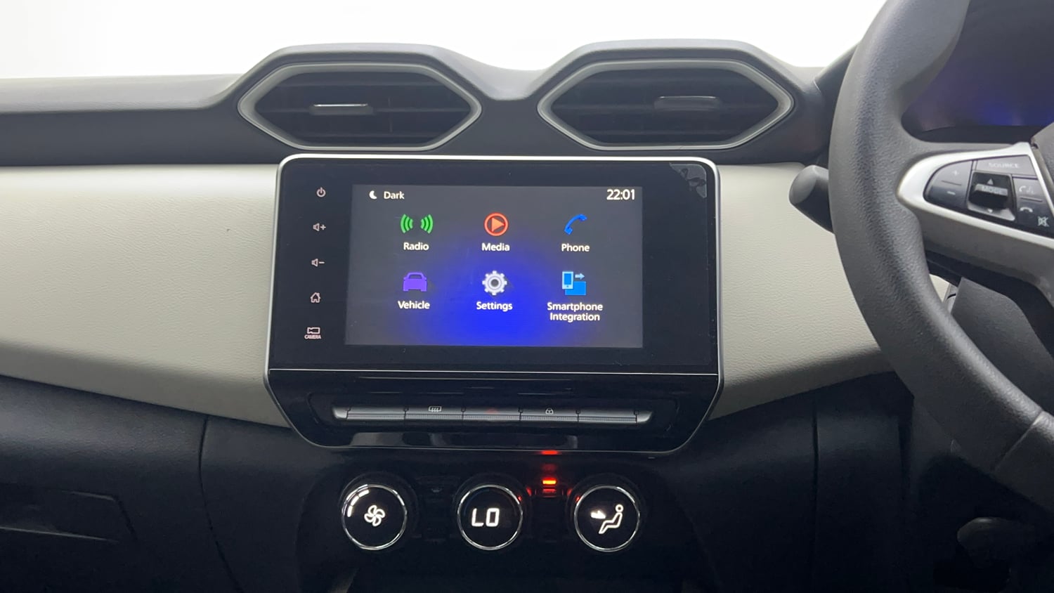 Used 2021 Nissan Magnite XV Dual Tone Petrol Manual top_features Integrated (in-dash) music system