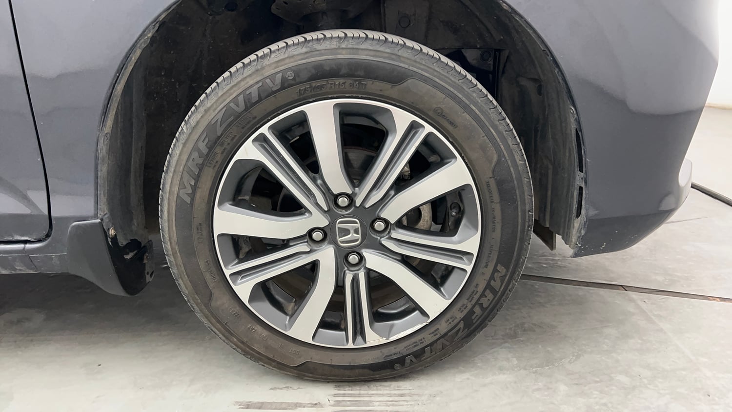 Used 2025 honda Amaze 2nd Generation VX 1.2 Petrol MT Petrol Manual tyres RIGHT FRONT TYRE RIM VIEW