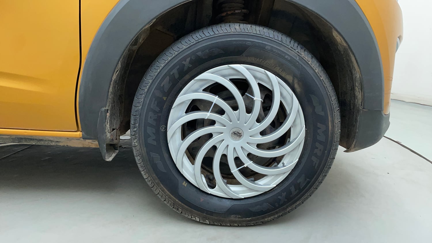 Used 2020 Renault Triber RXZ Petrol Manual tyres RIGHT FRONT TYRE RIM VIEW
