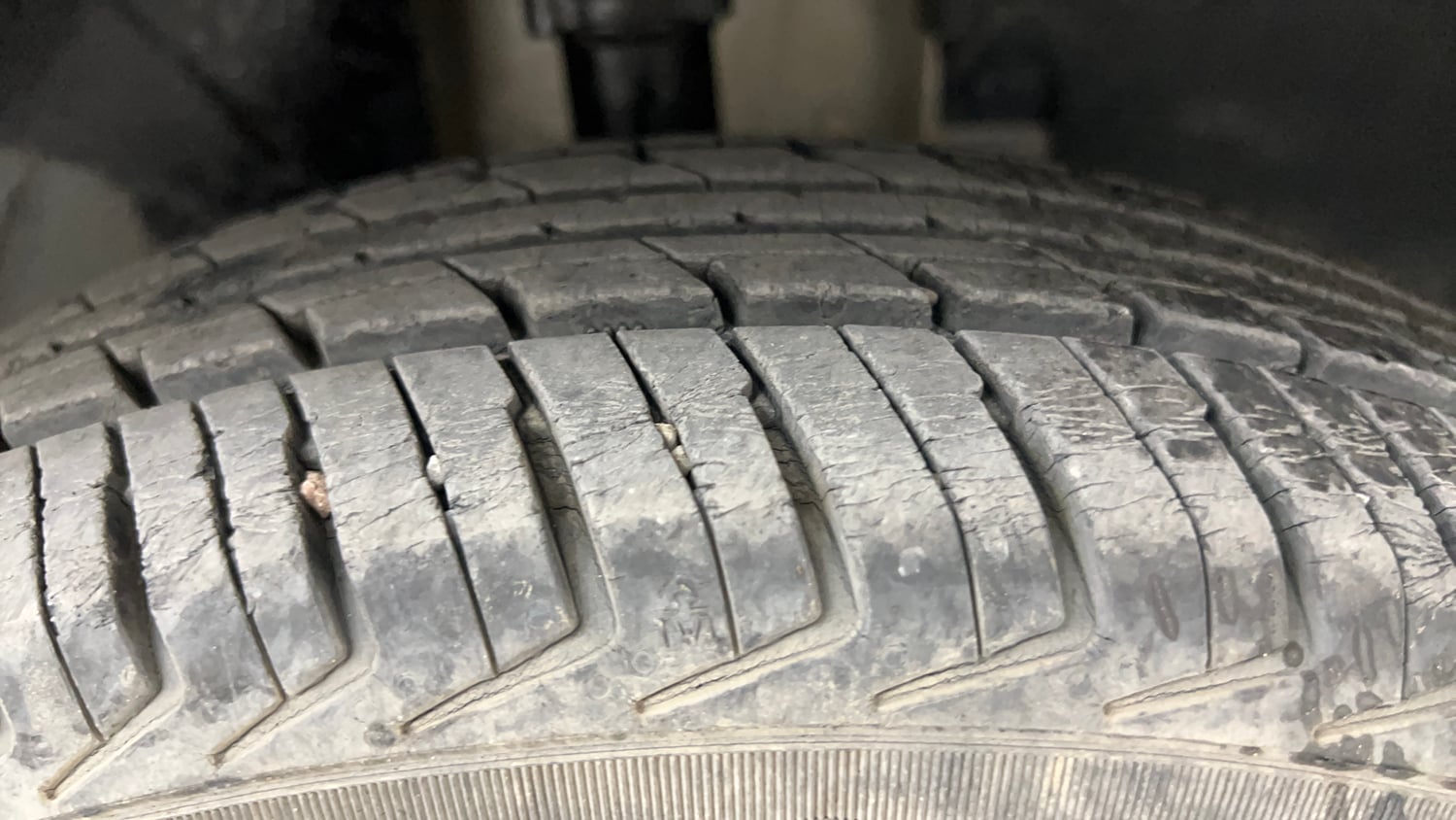 Used 2016 Renault Kwid RXT Petrol Manual tyres RIGHT FRONT TYRE TREAD VIEW