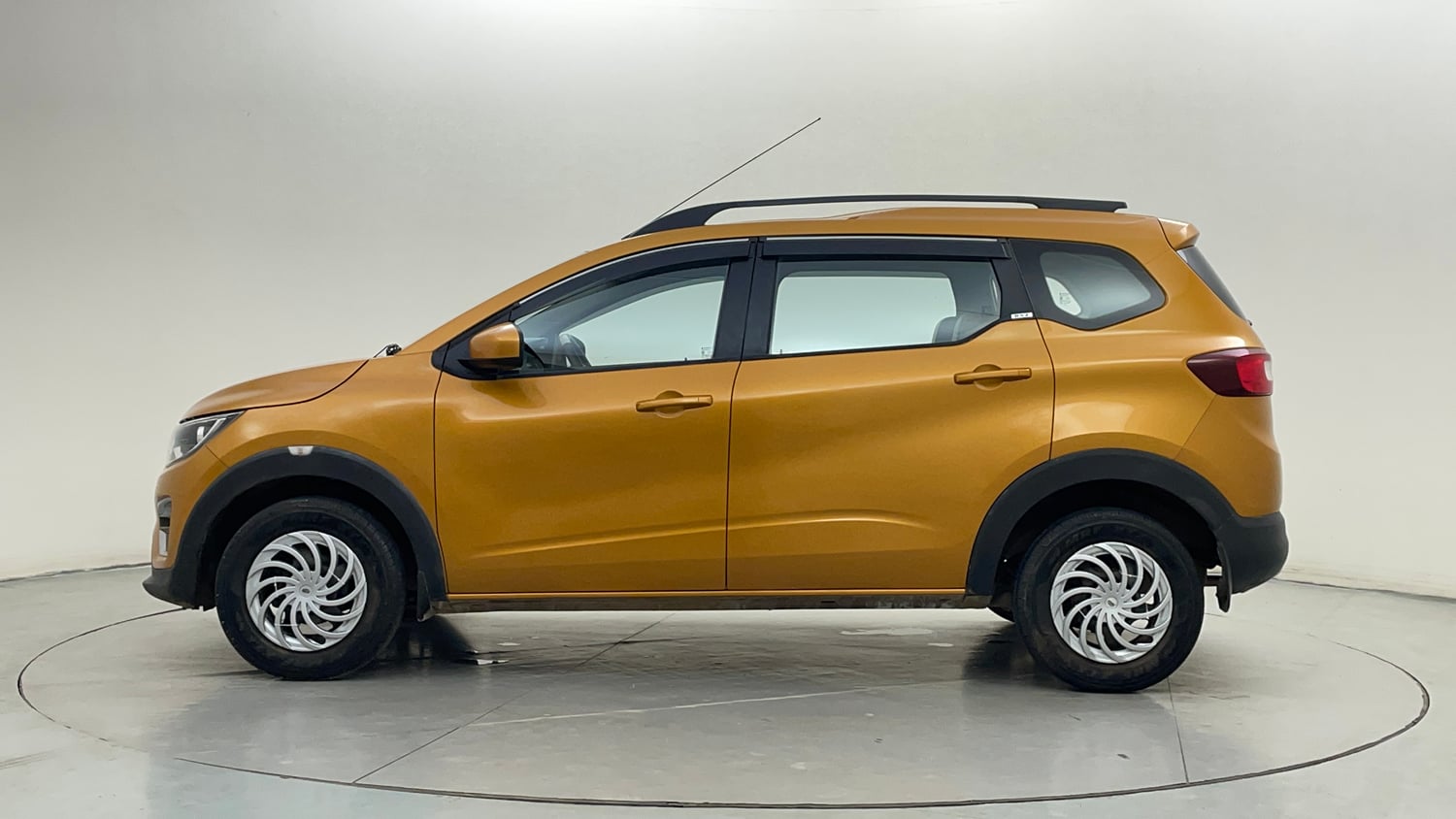 Used 2020 Renault Triber RXZ Petrol Manual exterior LEFT SIDE VIEW