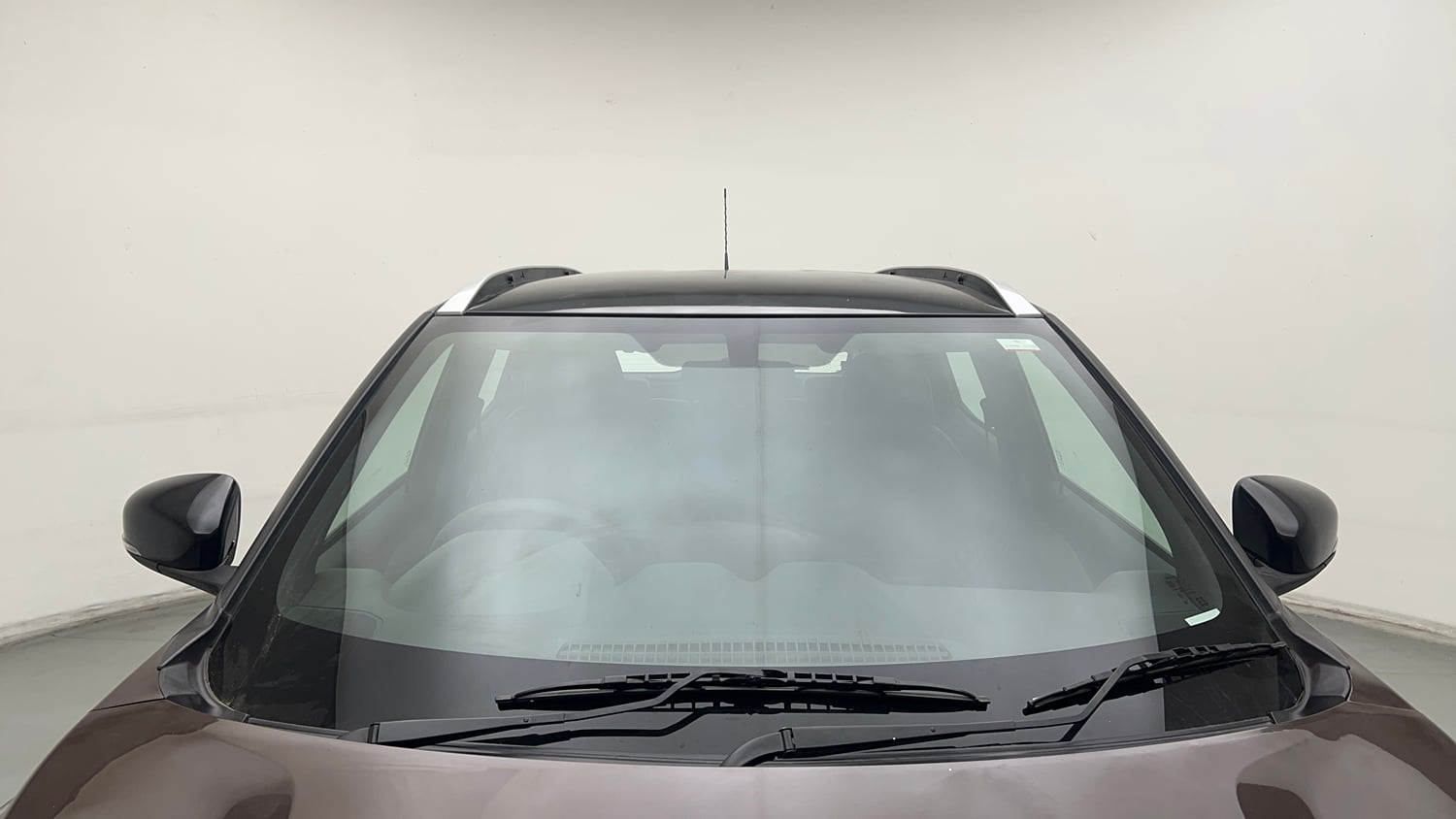Used 2021 Nissan Magnite XV Dual Tone Petrol Manual exterior FRONT WINDSHIELD VIEW