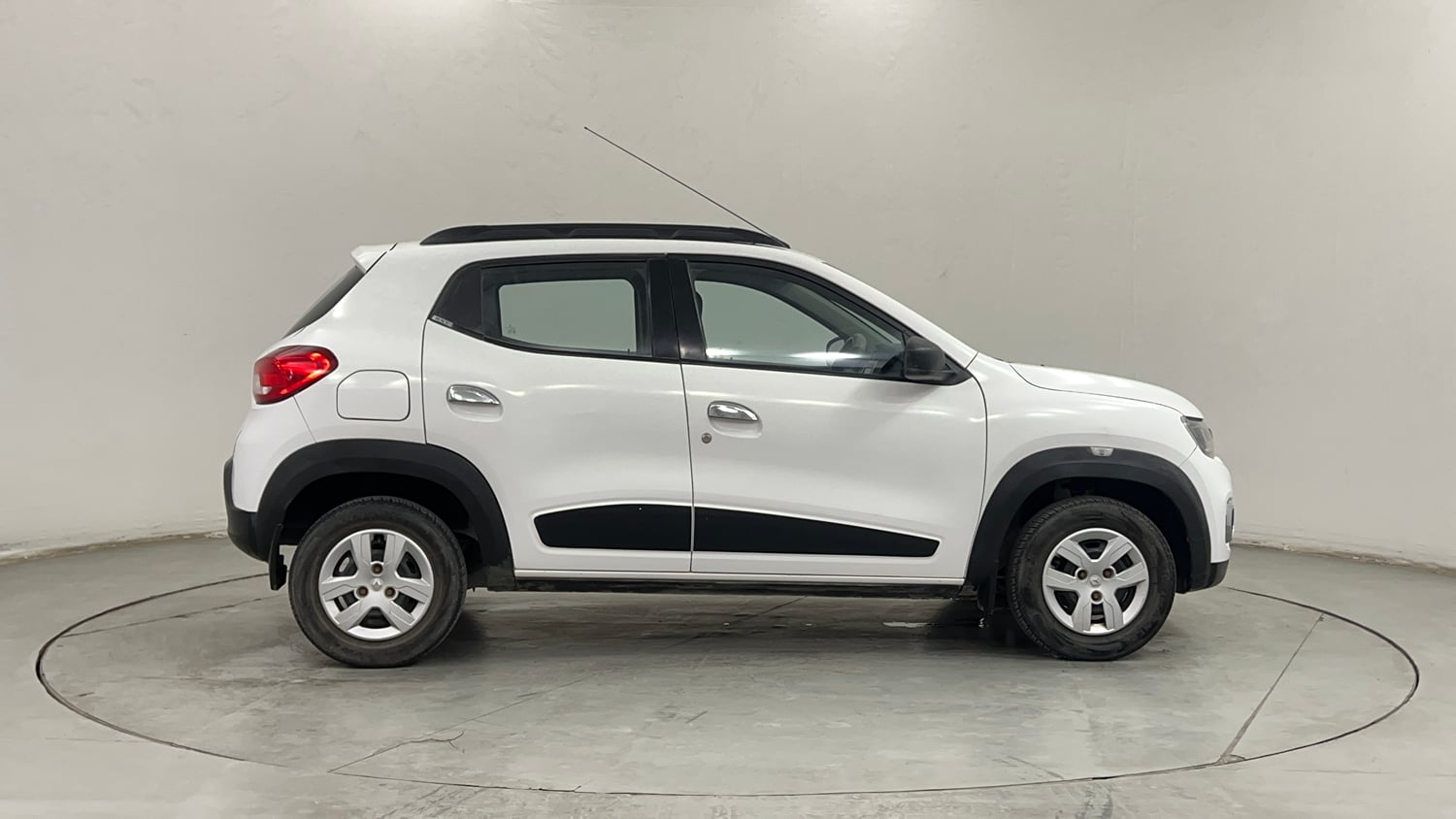 Used 2016 Renault Kwid RXT Petrol Manual exterior RIGHT SIDE VIEW