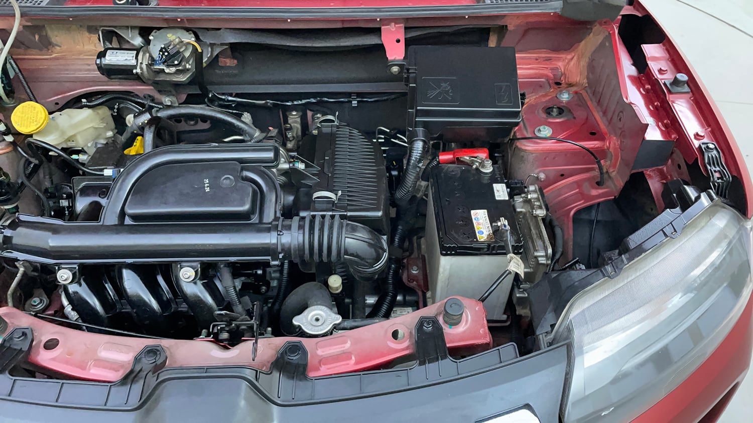 Used 2024 Renault Kwid RXT 1.0L AMT Petrol Automatic engine ENGINE LEFT SIDE VIEW