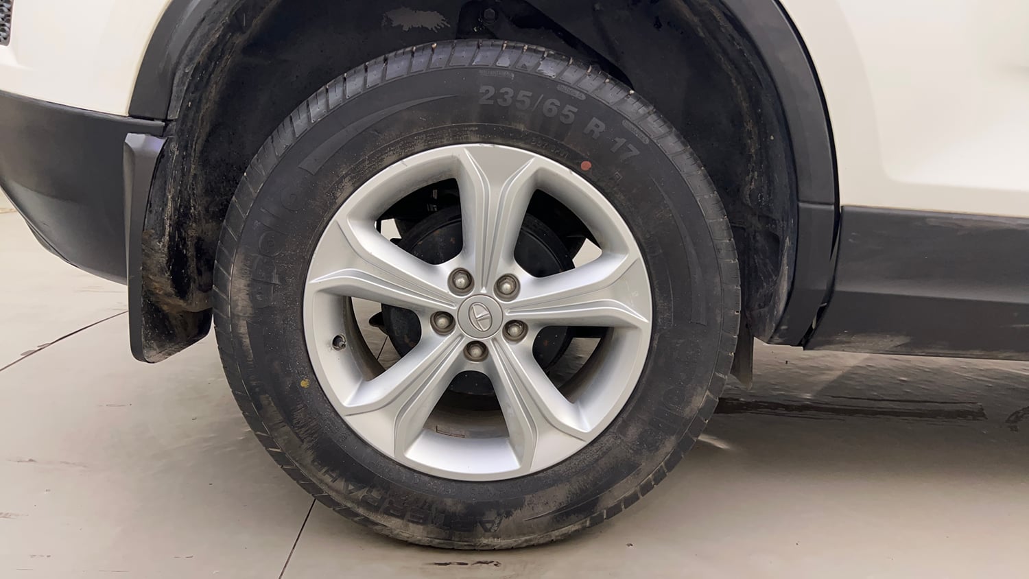 Used 2022 Tata Harrier XT Diesel Manual tyres RIGHT REAR TYRE RIM VIEW