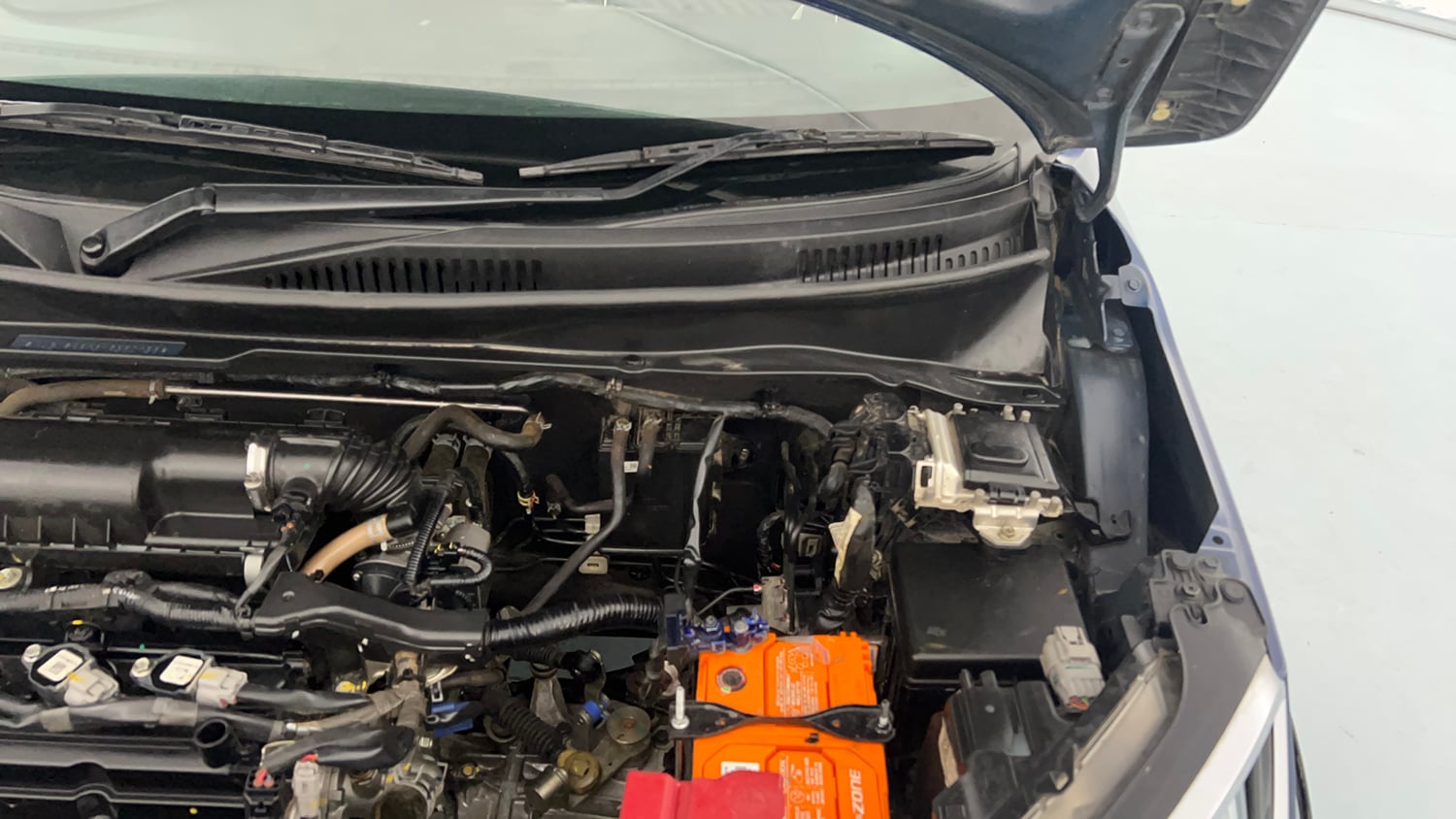 Used 2022 Maruti Suzuki Ignis Alpha 1.2 MT Petrol Manual engine ENGINE LEFT SIDE HINGE & APRON VIEW
