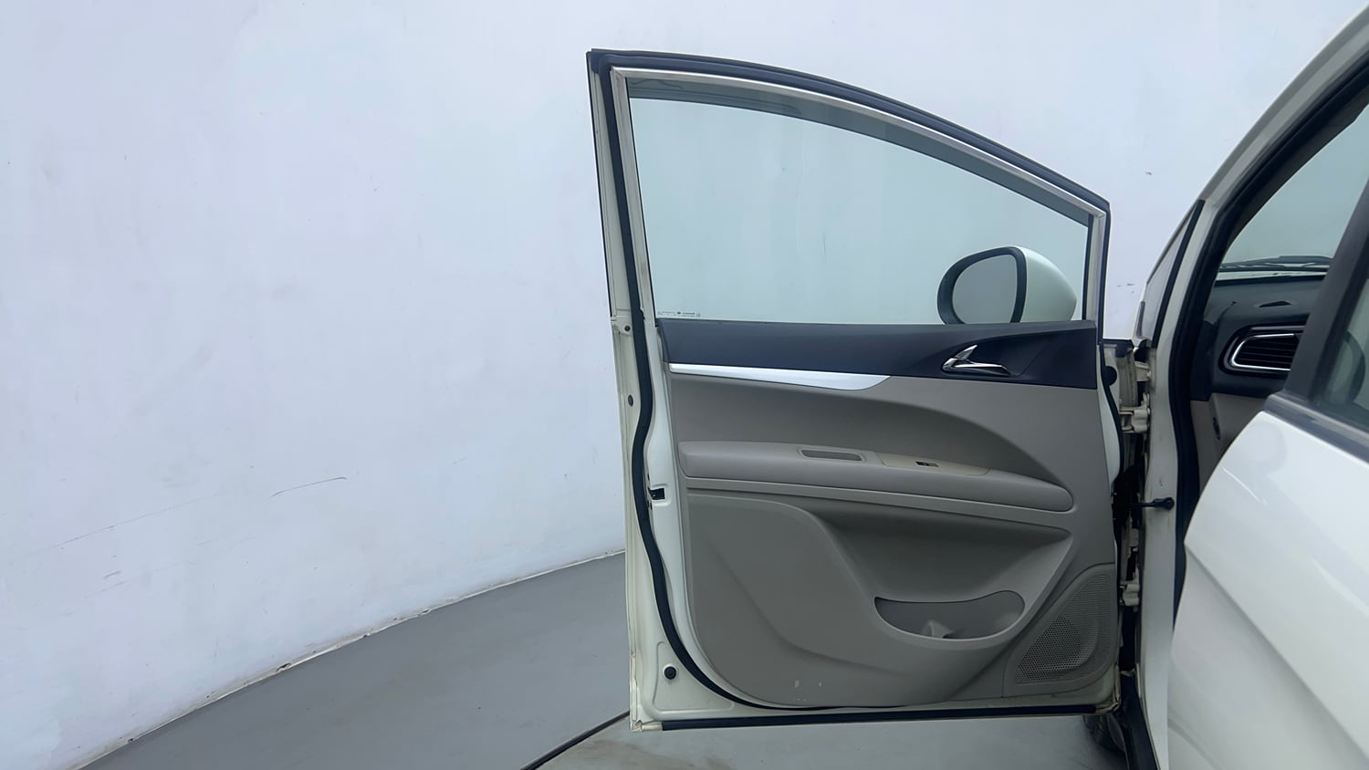 Used 2019 Mahindra Marazzo M6 7 STR Diesel Manual interior LEFT FRONT DOOR OPEN VIEW