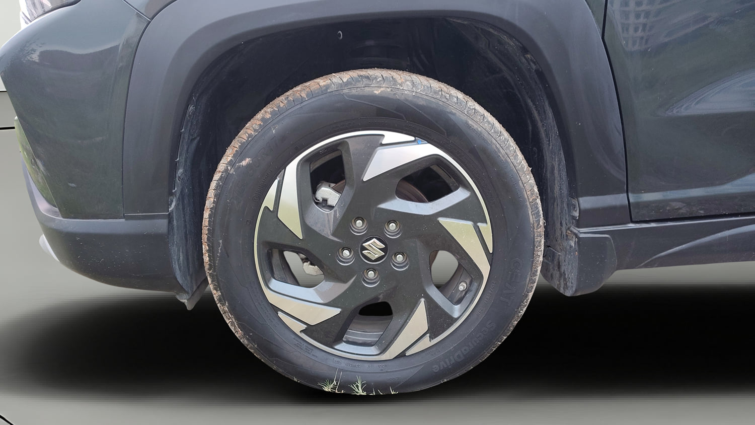 Used 2026 Maruti Suzuki Victoris ZXI+ (O) AT 2W (ADAS) Petrol Automatic tyres LEFT FRONT TYRE RIM VIEW