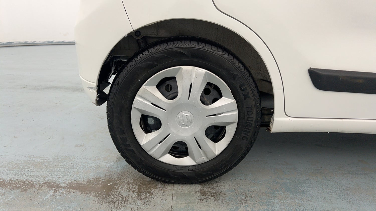 Used 2017 Maruti Suzuki Wagon R 1.0 VXI Petrol + CNG (Outside Fitted) Cng Manual tyres RIGHT REAR TYRE RIM VIEW