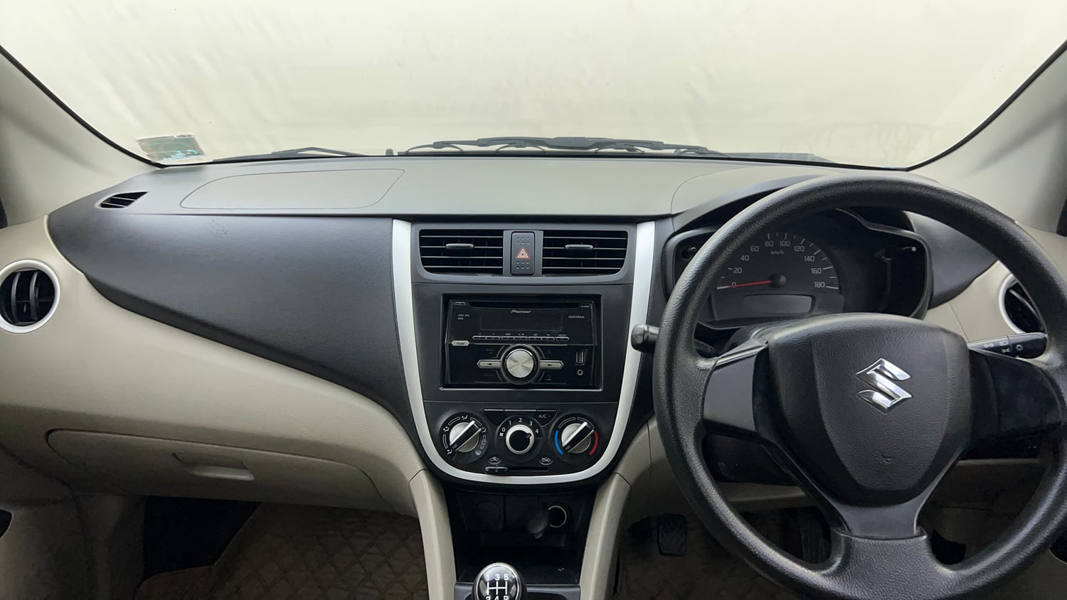 Used 2015 Maruti Suzuki Celerio VXi Petrol Manual interior MUSIC SYSTEM & AC CONTROL VIEW