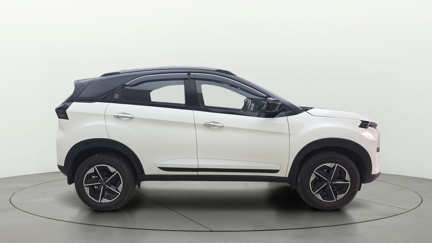 Used 2023 Tata Nexon Fearless Plus S 1.2 Revotron Petrol 6MT DT Petrol Manual exterior RIGHT SIDE VIEW