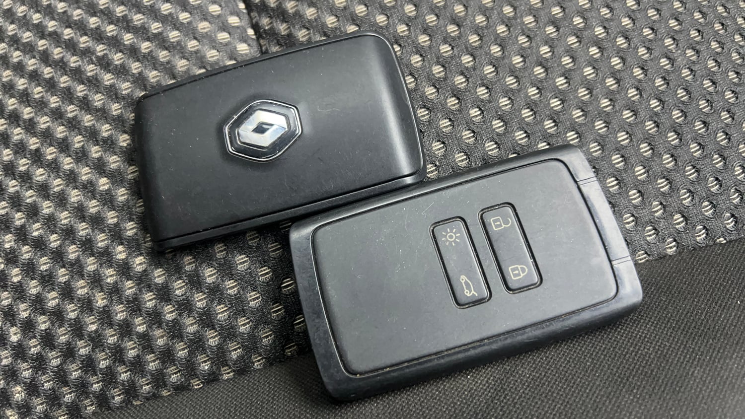 Used 2020 Renault Triber RXZ Petrol Manual extra CAR KEY VIEW