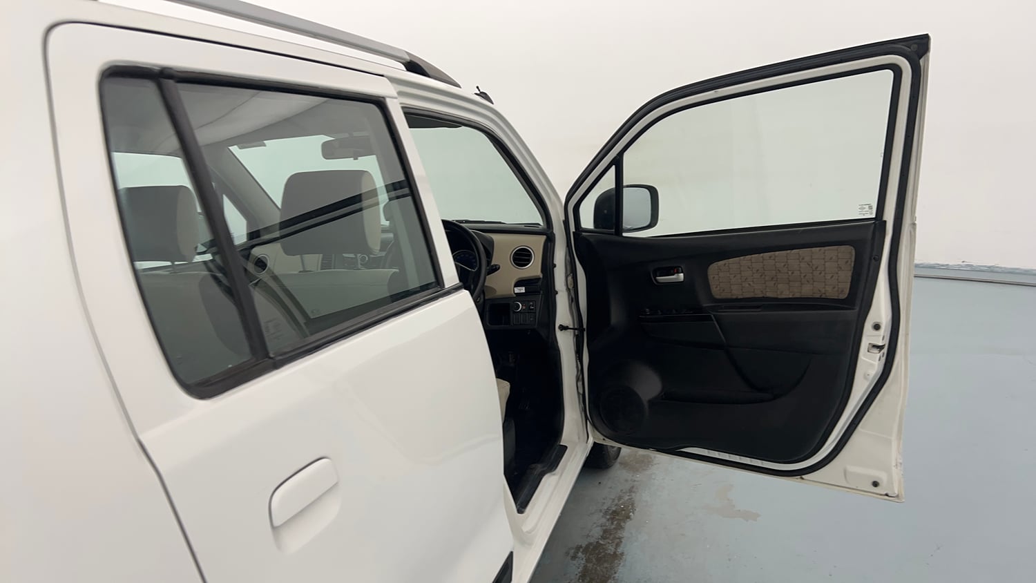 Used 2017 Maruti Suzuki Wagon R 1.0 VXI Petrol + CNG (Outside Fitted) Cng Manual interior RIGHT FRONT DOOR OPEN VIEW