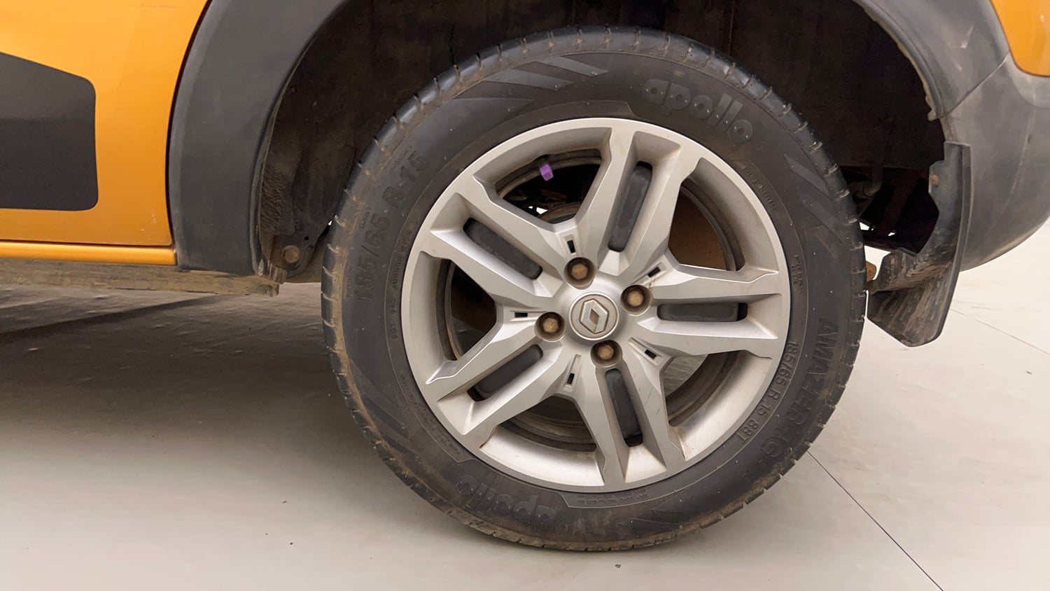 Used 2021 Renault Triber RXZ EASY-R AMT Petrol Automatic tyres LEFT REAR TYRE RIM VIEW