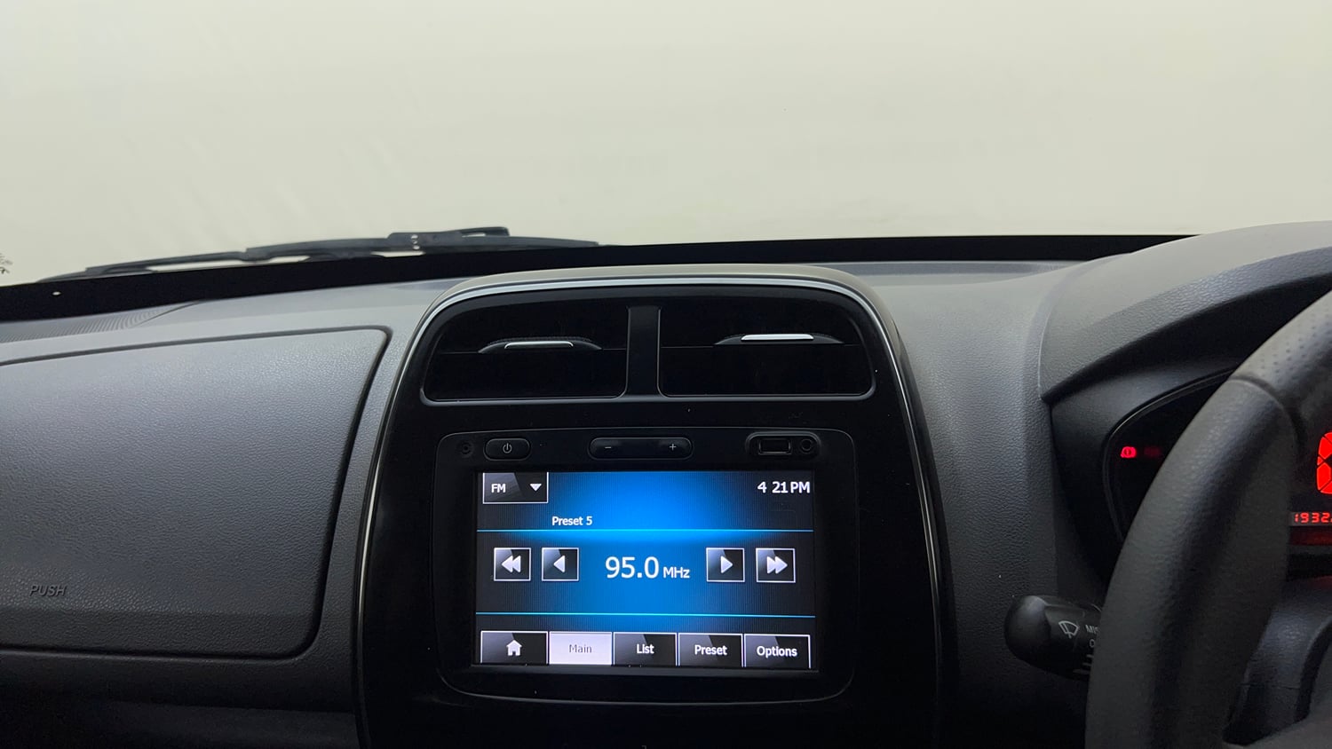 Used 2016 Renault Kwid RXT Petrol Manual top_features Touch screen infotainment system
