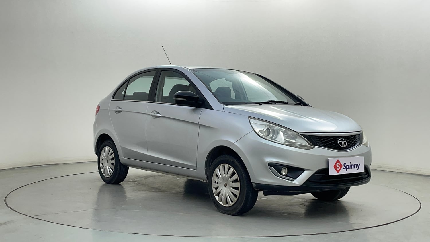 Used 2015 Tata Zest XM Petrol Petrol Manual exterior RIGHT FRONT CORNER VIEW