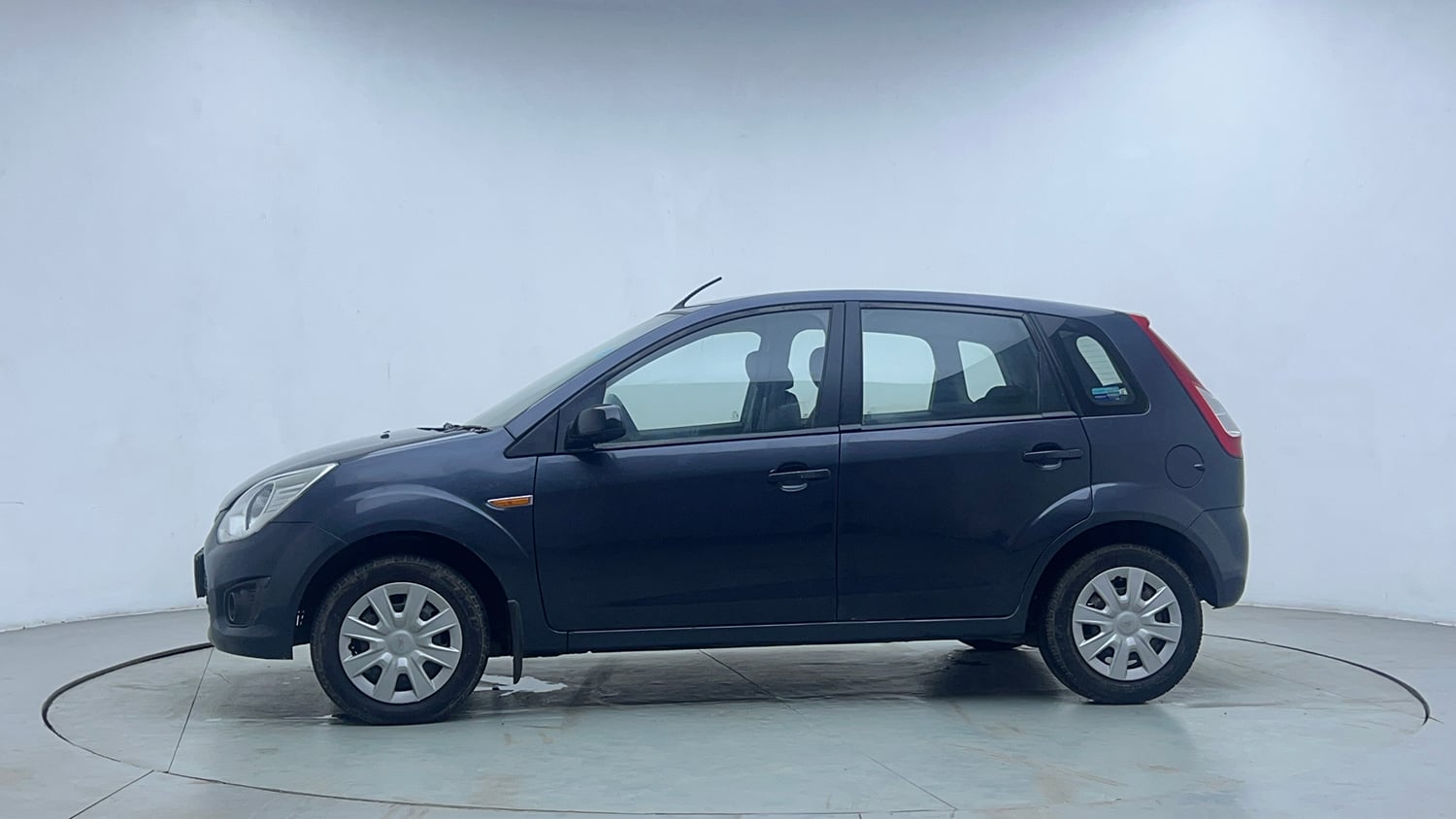 Used 2014 Ford Figo Duratec Petrol ZXI 1.2 Petrol Manual exterior LEFT SIDE VIEW