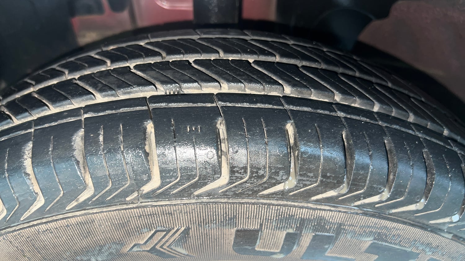 Used 2016 Renault Kwid RXT Petrol Manual tyres LEFT FRONT TYRE TREAD VIEW