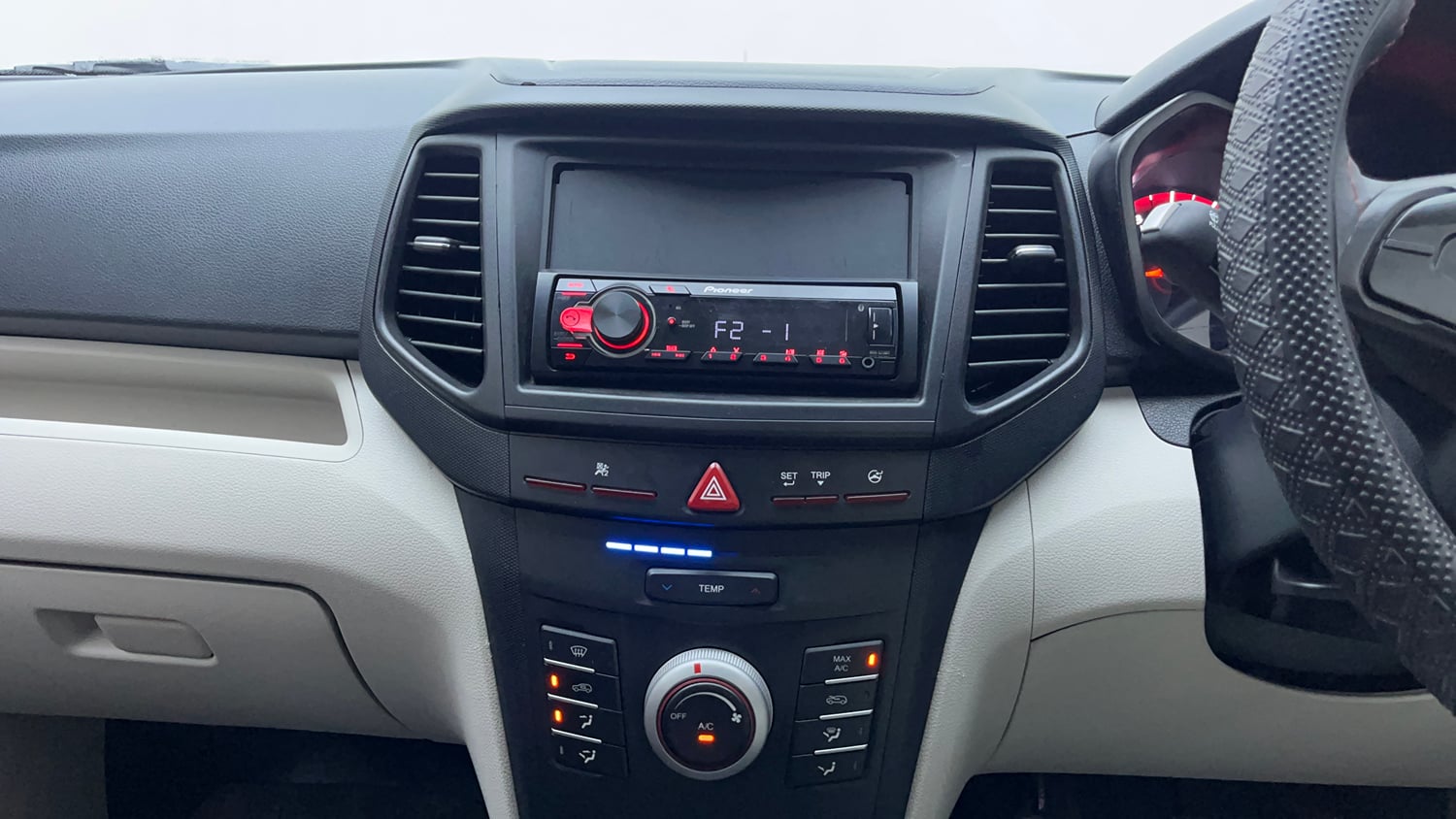 Used 2023 Mahindra XUV 300 W4 1.2 Petrol Petrol Manual interior MUSIC SYSTEM & AC CONTROL VIEW