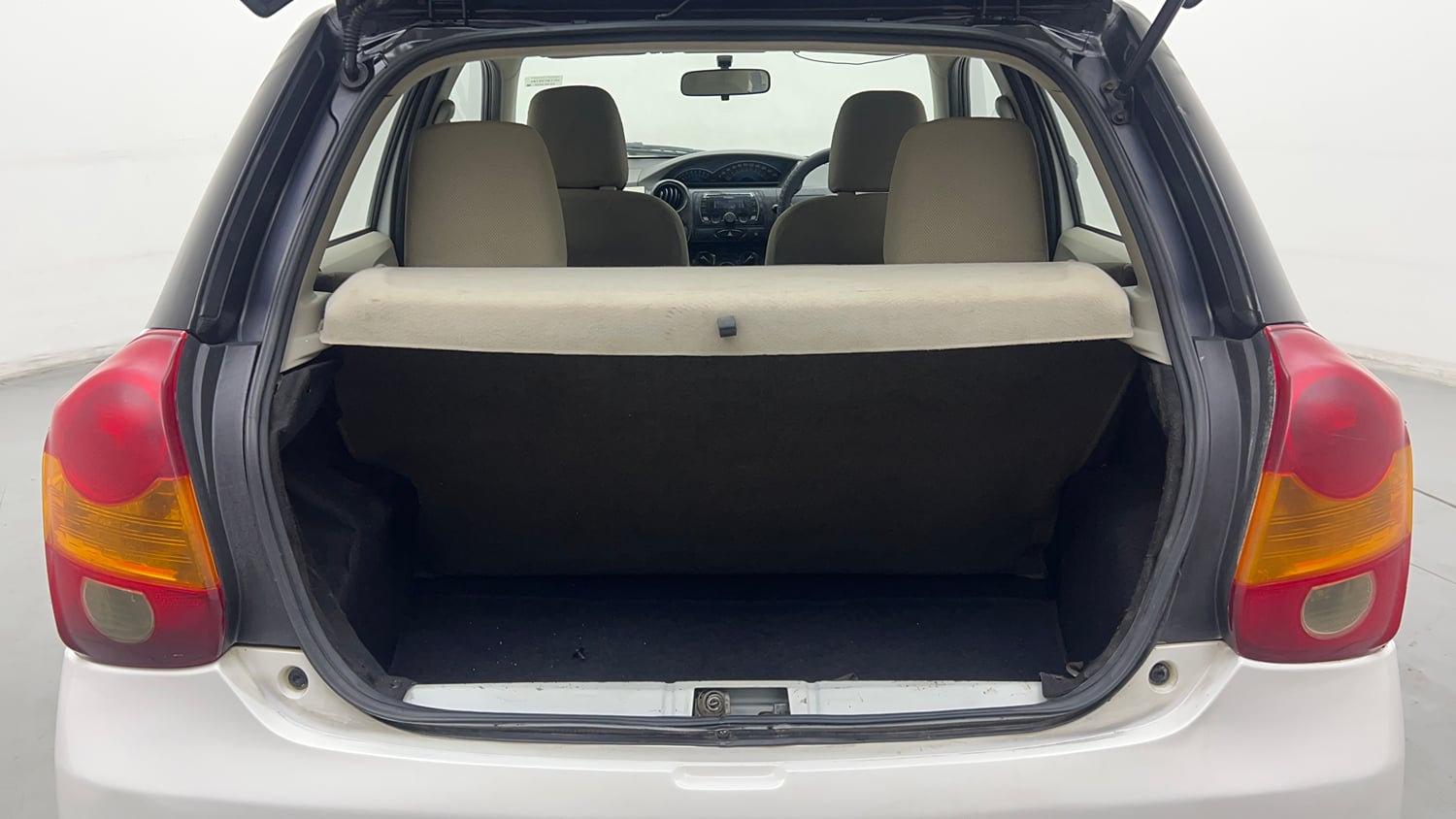 Used 2016 Toyota Etios Liva V Petrol Manual interior DICKY INSIDE VIEW
